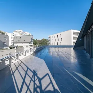 https://apartment-near-the-lake-the-castle-and-the-city-center.hotels-rhonealpes.com